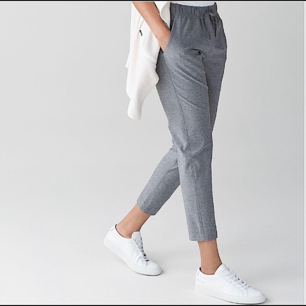 NWOT Lululemon Jet Crop pants - size 6
